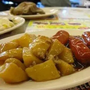 Sausages in tomato,minced pork with potatoes