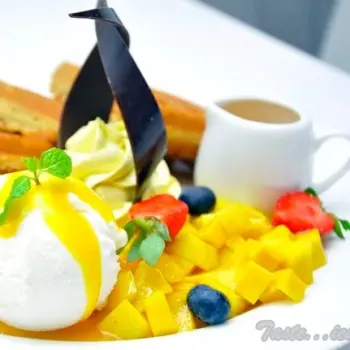 Waffle with Mango and Ice-Cream