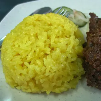 Nasi Kunyit with Chicken Rendang