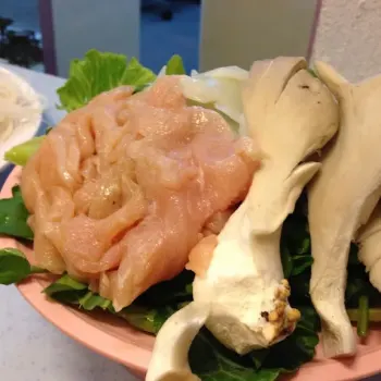 Some meats, mushrooms and vegetables.
