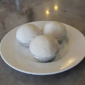 Glutinous Rice Dumpling with Mango Cream