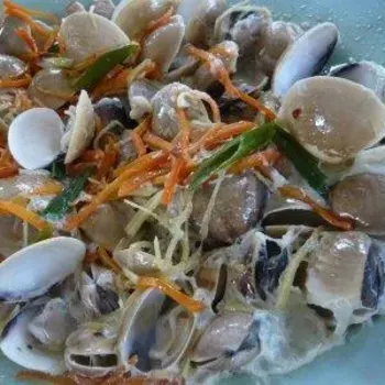 Clams Steamed in Wine