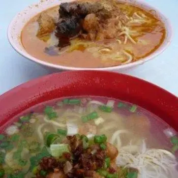 Clear Soup Noodles with Curry Shrimps