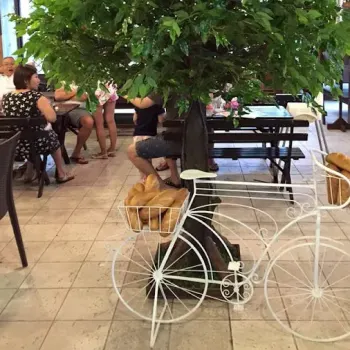 Banh mi specialist cafe