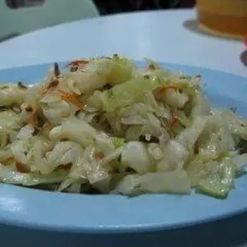Cabbage stir fried with har-mai