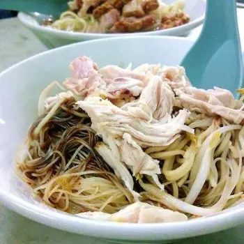 Dry Curry Beehoon with Shredded Chicken