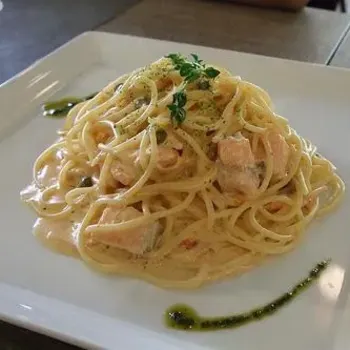 Salmon creamy pasta