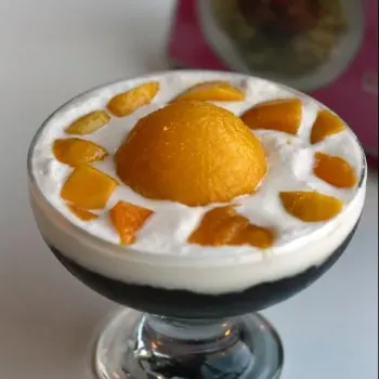 Sago in Mango with Black Glutinous Rice