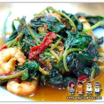 Potato leaves in sambal