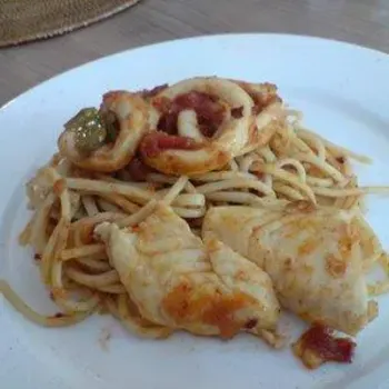 Spaghetti Tomyam with Dory Fish & Squid