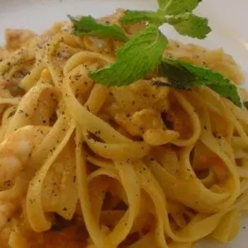 Fettucini Con Pollo E Gamberetti