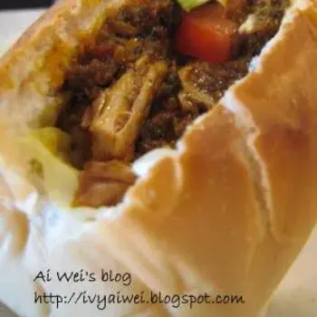 Toasted Bun with Rendang Chicken