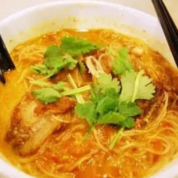 Tomyam Fish Head Mee Hoon