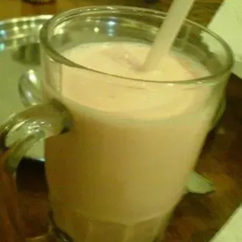 Strawberry Lassi