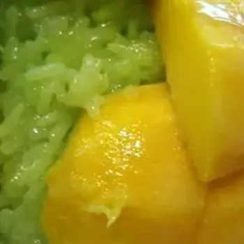 Sweet mango with pandan-flavaoured sticky rice