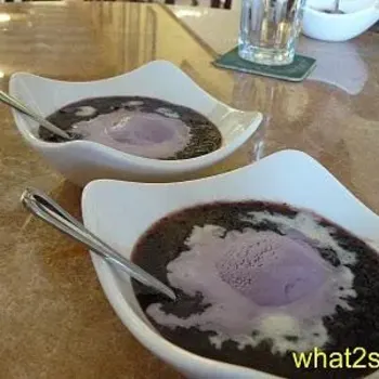 Bee Kor Moi with Ice Cream