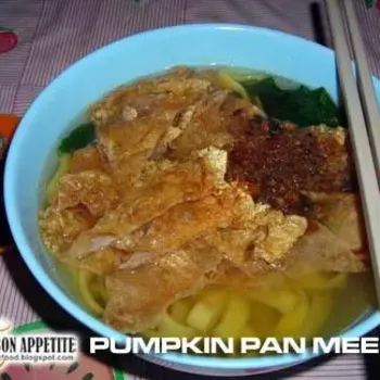 Pumpkin Pan Mee