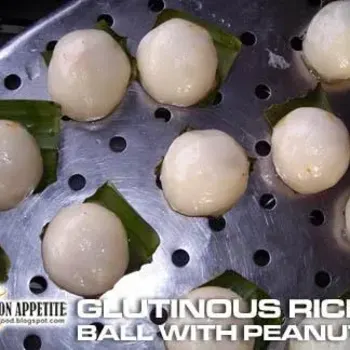 Glutinous Rice Ball With Peanuts