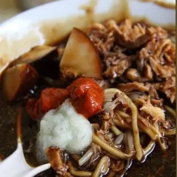 Lor Mee With Garlic and Red Chili Sauce