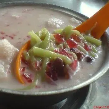 Cendol in coconut milk