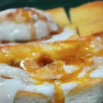 Half Boiled Eggs/Soft Boiled Eggs on sliced toast