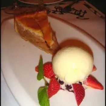 Apple Pie with vanilla Ice Cream