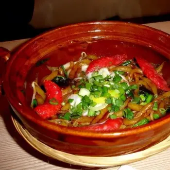 Claypot "Loh Shu Fan" with pork
