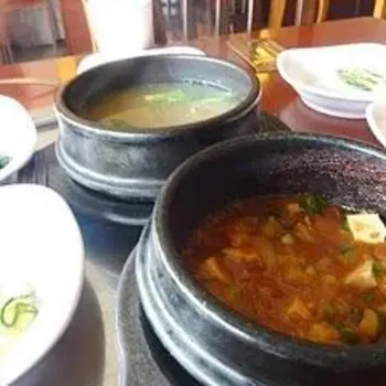 Thick and Clear Kimchi Tofu Soup