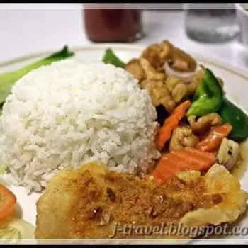 Set Dinner With Vegetables, Chicken And Dolly Fish