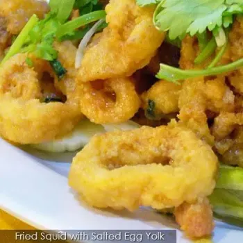 Fried Squid with Mashed Salted Egg Yolk