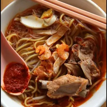 Hokkien Mee (Prawn Noodle)