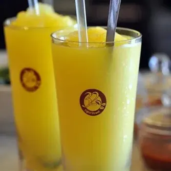 Mango and Peach Fruit Ice blended