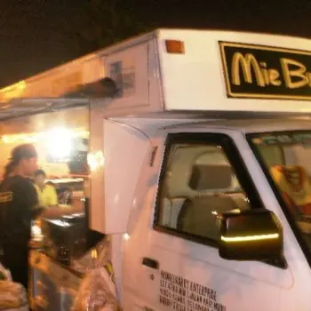 mie burger pickup at night2