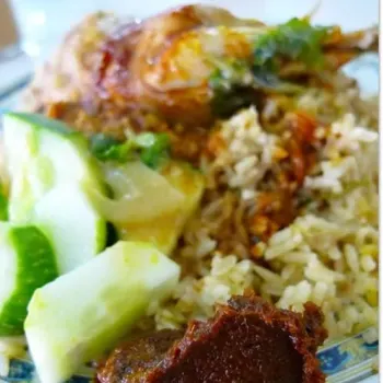 Fried Chicken with Spices and Curry Leaves