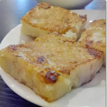 Lor Bak Gou aka Deep Fried Carrot Cake