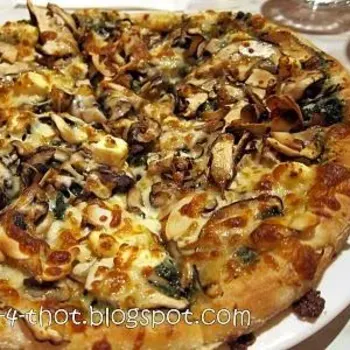 Funghi (Mushroom) Pizza