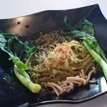 Premium Cuttlefish Balls with Dry Spinach Noodles