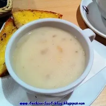 Mushroom Soup With Garlic Bread