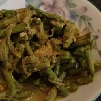 Green beans with eggy bits