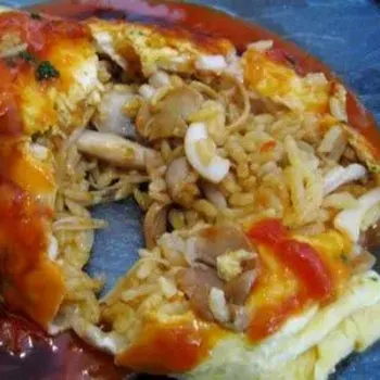 Omu Raisu (Omelette Rice) With Tomato Sauce