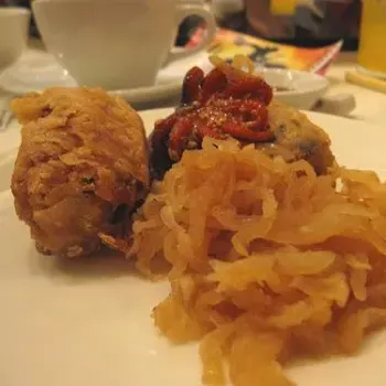 Four hot and cold combination platter