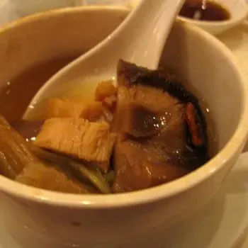 Double Boiled Chicken Soup with Cabbage Heart