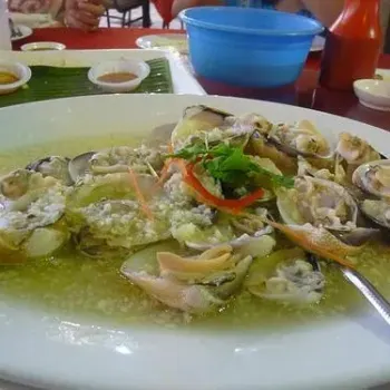 Steamed Clams With Garlics