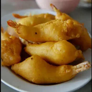 Deep Fried Prawn Salad
