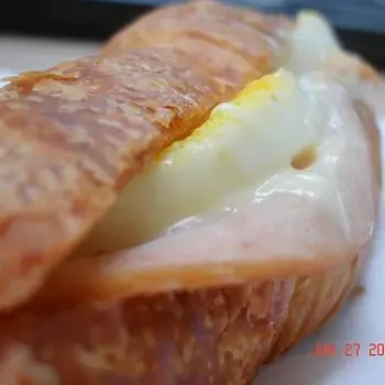 croissant sandwich