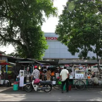 Honda Showroom Curry Mee