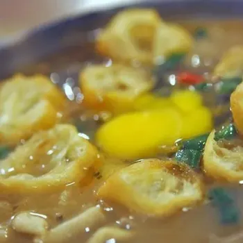 Assorted Pig’s Intestine Porridge with ‘Kee Chee’