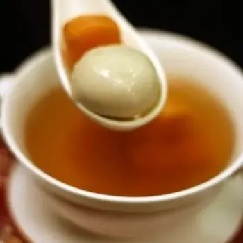 Sweetened Potato Soup with Glutinous Rice Dumpling