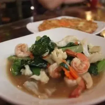 芥兰炒虾 (Fried kailan with prawns)