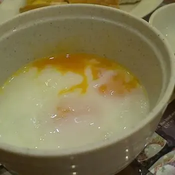 Half bolied eggs